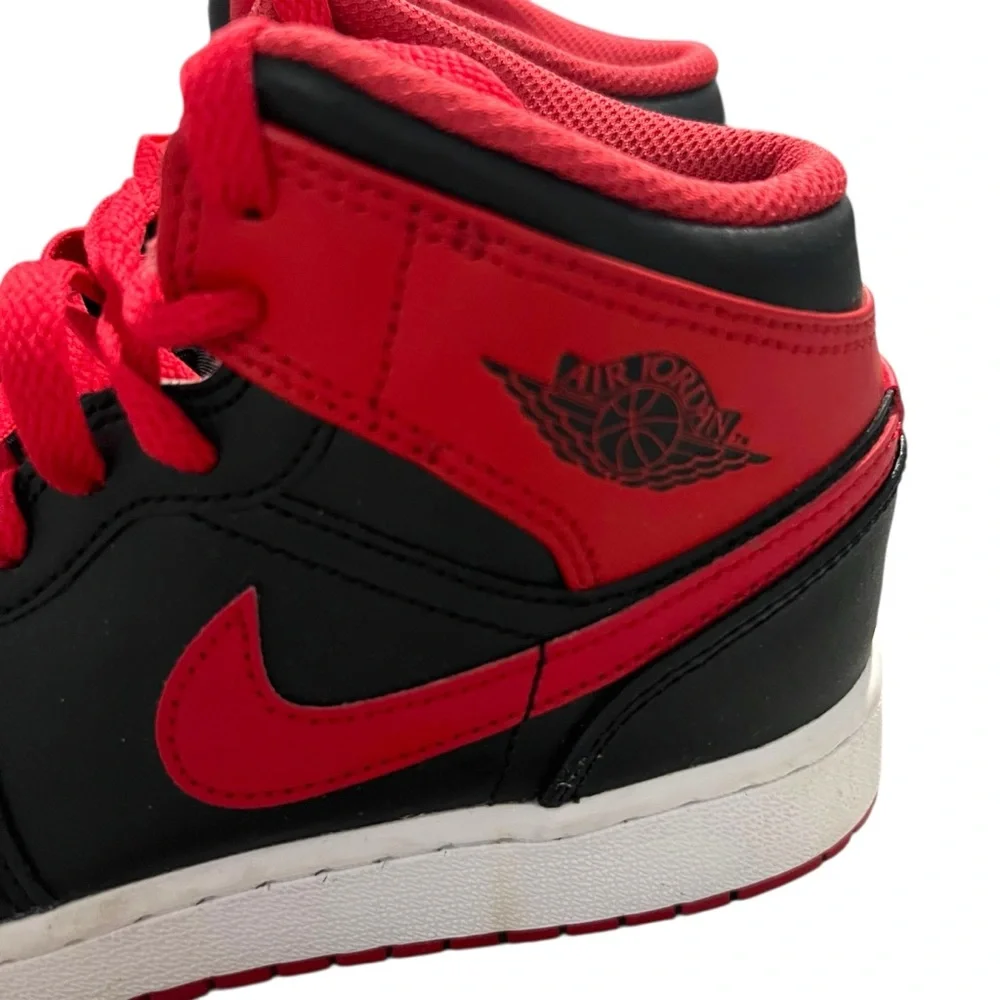 Nike Air Jordan 1 Mid GS 4Y Youth Black / Fire Red Sneakers